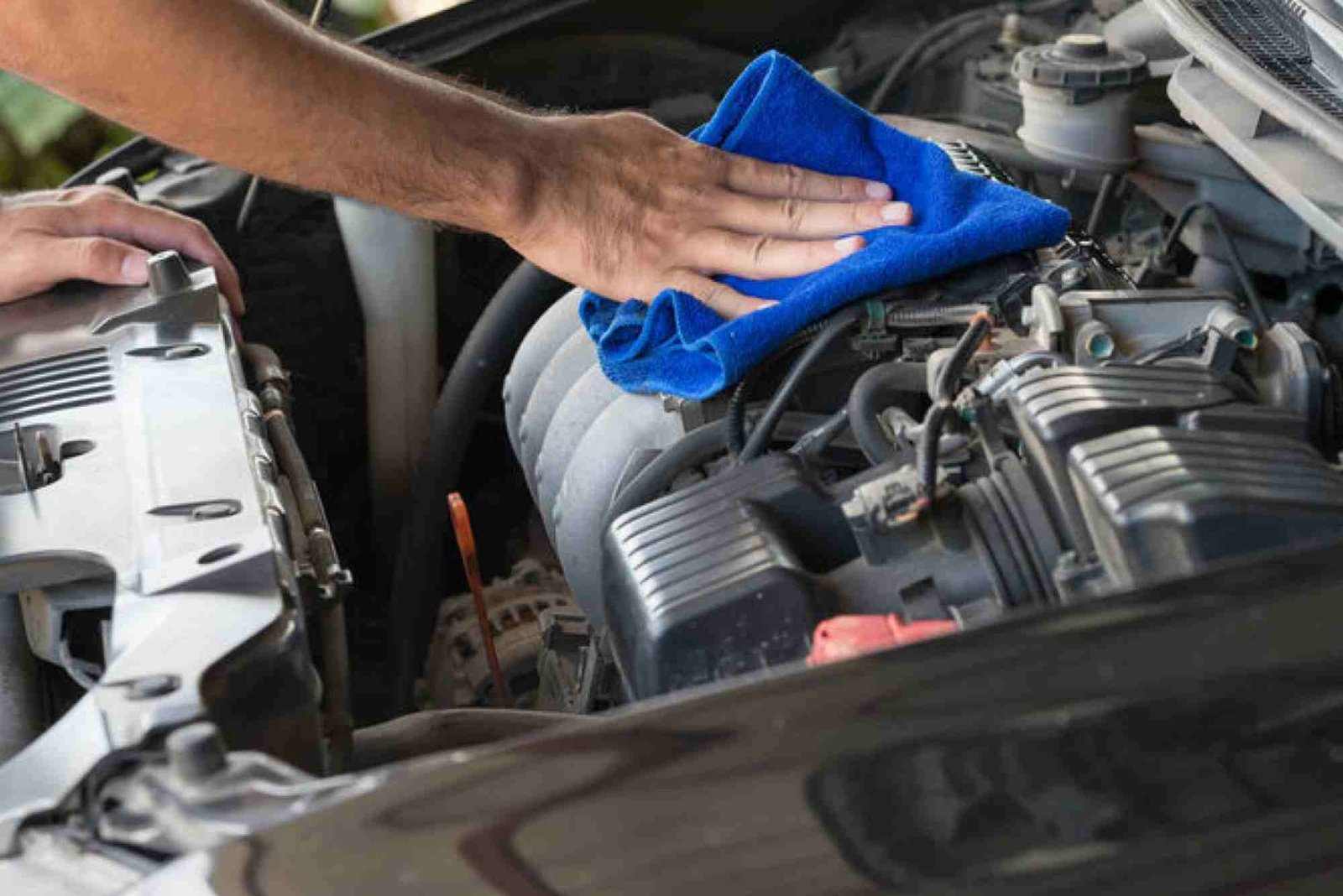 Cara Membersihkan Mesin Mobil dengan Aman