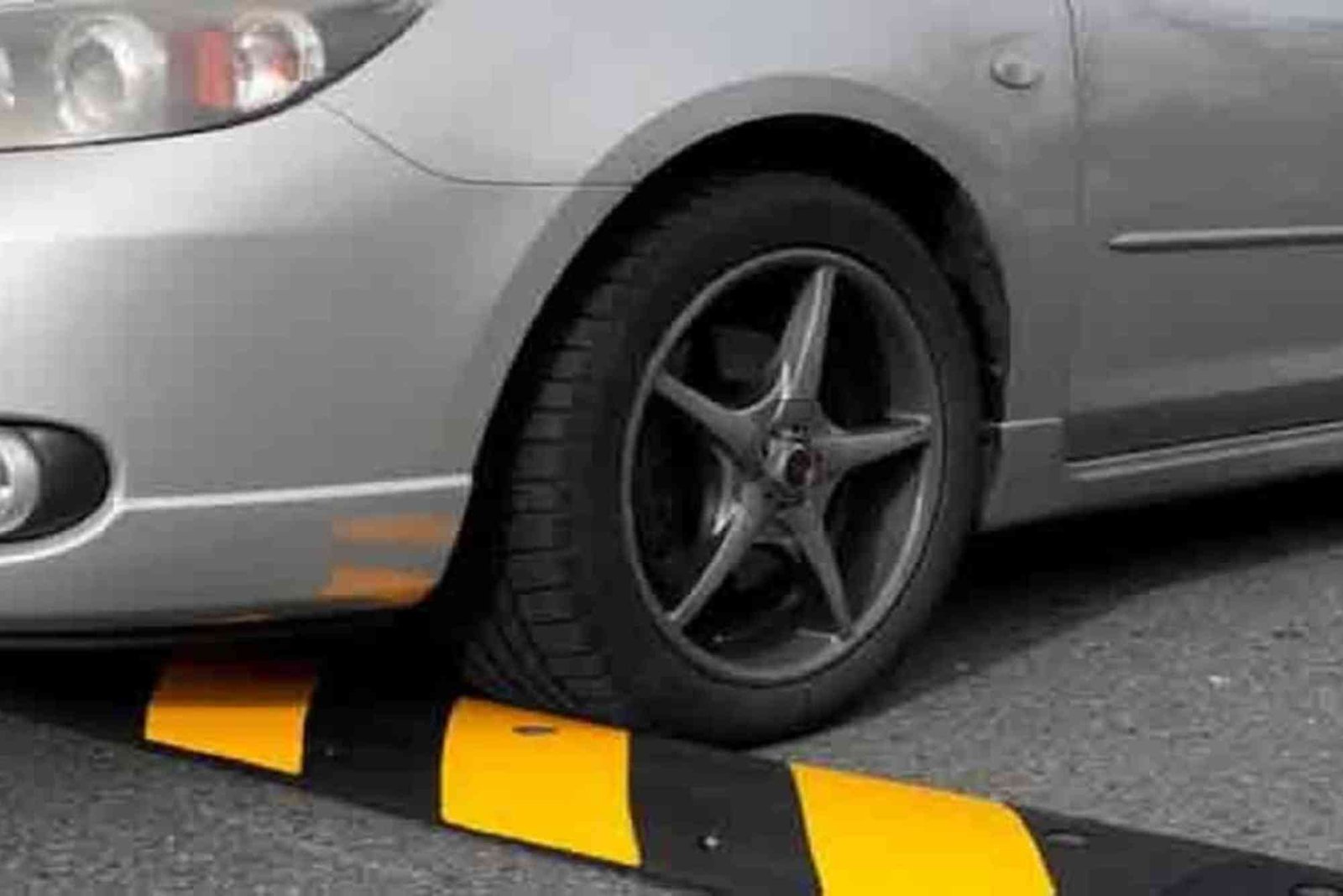 Cara Mengatasi Bunyi Gluduk pada Mobil Saat Lewat Polisi Tidur