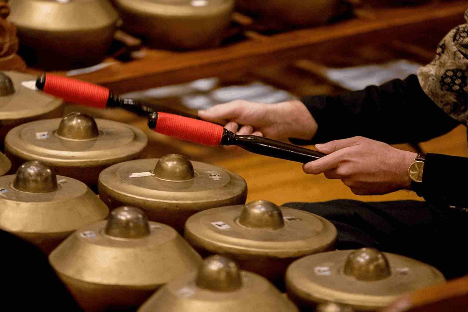 Musik Tradisional vs Modern: Bisa Kolaborasi?