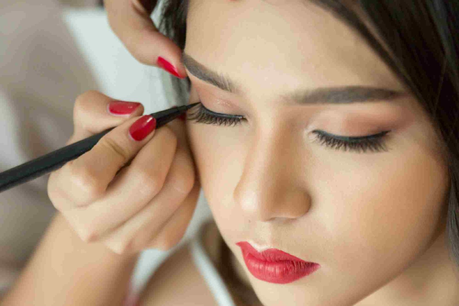 Tips Eyeliner untuk Pemula agar Rapi